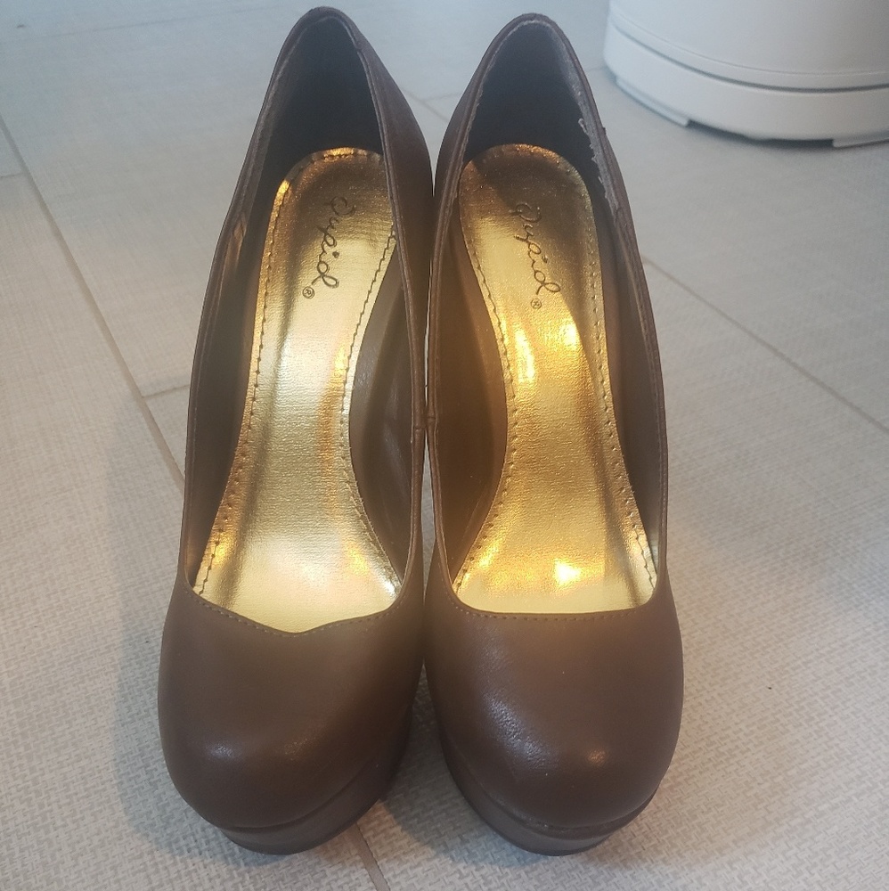 Brown pumps